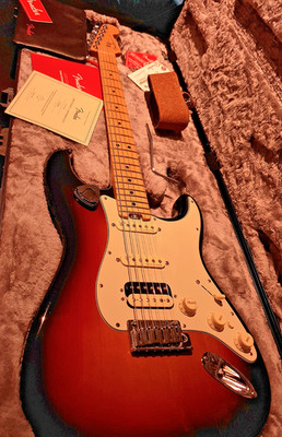 Fender American Elite Stratocaster USA inkl. Zertifikat, HSS, Flightcase