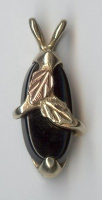10K 1,15 Gramm massives Gelbgold 12mm Marquise schwarzer Onyx Blatt Blütenblatt Anhänger ~vg