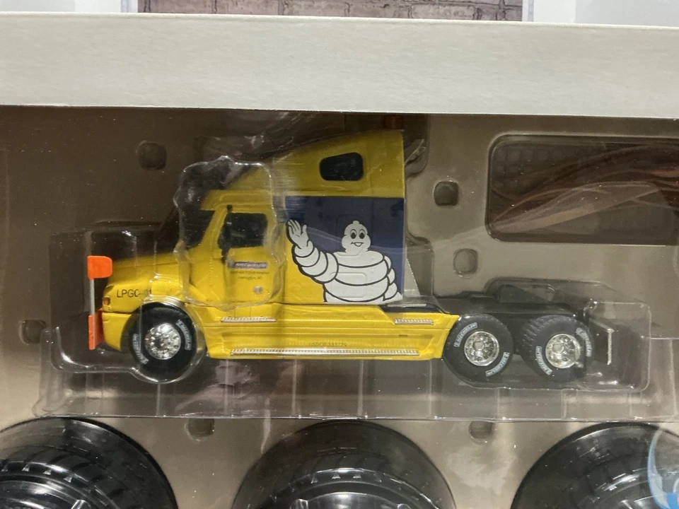 1/43 ELIGOR FREIGHTLINER MICHELIN EARTMOVER TIRE TRANSPORT TRAILER RARE BOX TEAR - Image 2 of 4