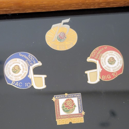 Lotto Vintage Rare Spille Telefono GTE Olimpiadi Rose Bowl 100° Commemorative - Foto 4 di 24