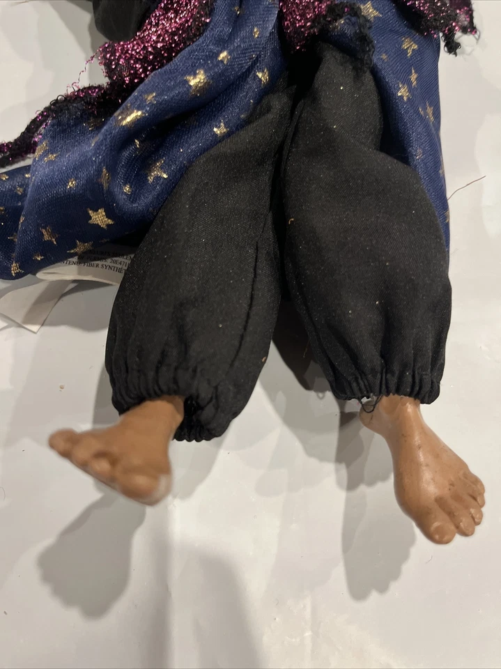 Ganz CREEPY Witch BONECA ROXA Capa Preta Chapéu Azul Dourado Estrelas Vestido na Vassoura, 15” - Imagem 4 de 4