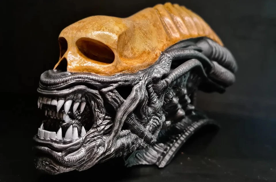 H.R Giger 14 inch alien head, display prop - Image 3 of 4