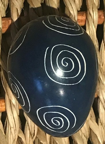 Four Mini Soapstone Eggs Hand Carved and Painted from Kenya - Picture 3 of 33