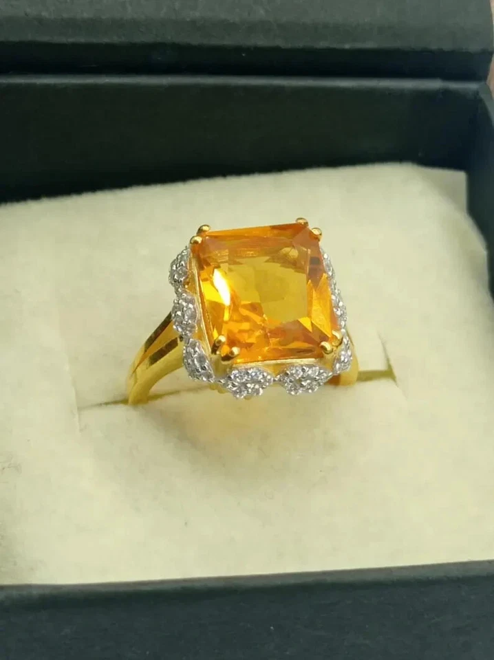 Anillo de boda para mujer citrino de corte esmeralda de 2,3 quilates enchapado en oro amarillo de 14 quilates Foto 4 de 4