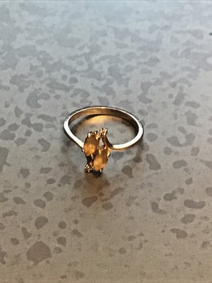 Magic Glo 10K Gold Ring Oval-Cut Citrine Stones Diamond Chip Accents Sz 6 3/4