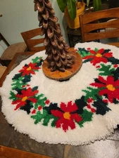 Vintage Skillcraft Christmas Poinsettia Latch Hook Rug Tree Skirt MCM 36"