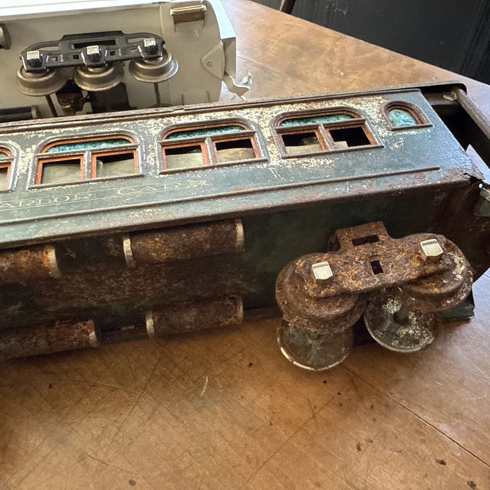 2 LIONEL 400 Series Passenger Cars - Image 4 of 4