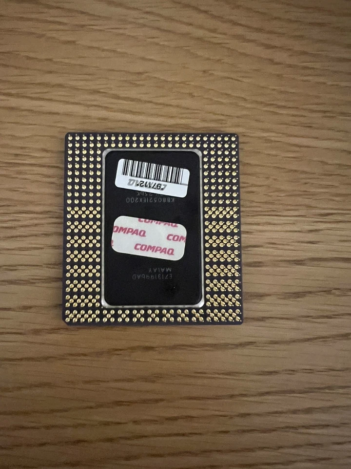 Intel Pentium Pro 200MHz 256KB Gold Ceramic Processor - Image 2 of 2