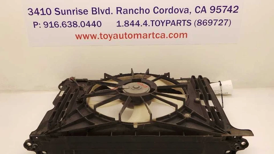Conjunto de ventilador de motor de ventilador de radiador mercado de Canadá para Toyota Matrix 09-14 Foto 2 de 4