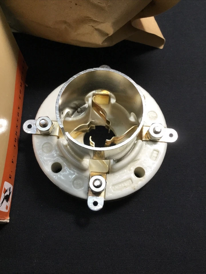 Новые из старых запасов E.F. Johnson 123-209-200 розетки для вакуумных ламп *ЦЕНА ЗА* кол-во: 30 в наличии - Изображение 3 из 4