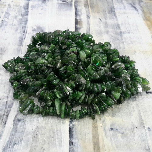 Chips de diopsidos naturales, 5-14 x 4-10 mm, cadena de 15,5". Envío gratuito. Vendedor de oz - Imagen 2 de 3