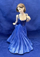 Royal Doulton Pretty Ladies Collectable Figurine "Gift Of Love", HN 4751