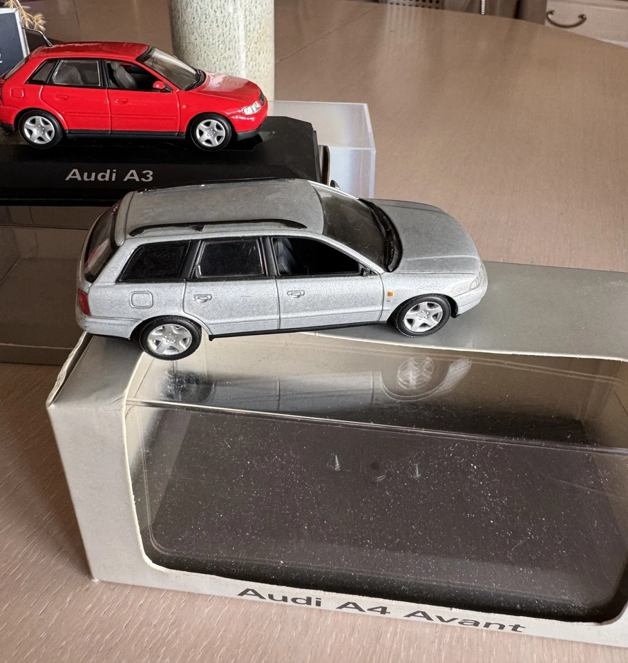 AUDI A3 1/43 ROUGE 8L MINICHAMPS + AUDI A4 AVANT 1/43 B5 GRISE MINICHAMPS - Photo 4/4