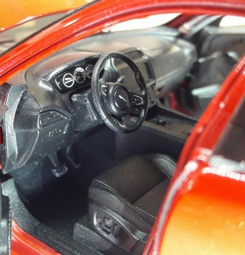 Jaguar F Pace Black 2016 4x4 V6 Welly 1:24 Detailed Interior Diecast Scale Model - Image 4 of 4