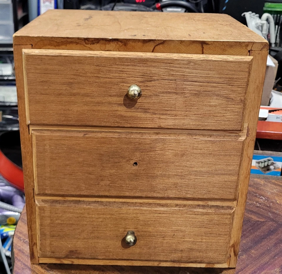 Pedestal pequeño Mid-Century moderno de roble, años 50 Foto 3 de 4