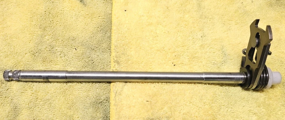 Muelle de pata de eje de cambio de marchas Aprilia 857253 fabricante de equipos originales para RSV4 2011-2026 y Tuono V4 Foto 2 de 4