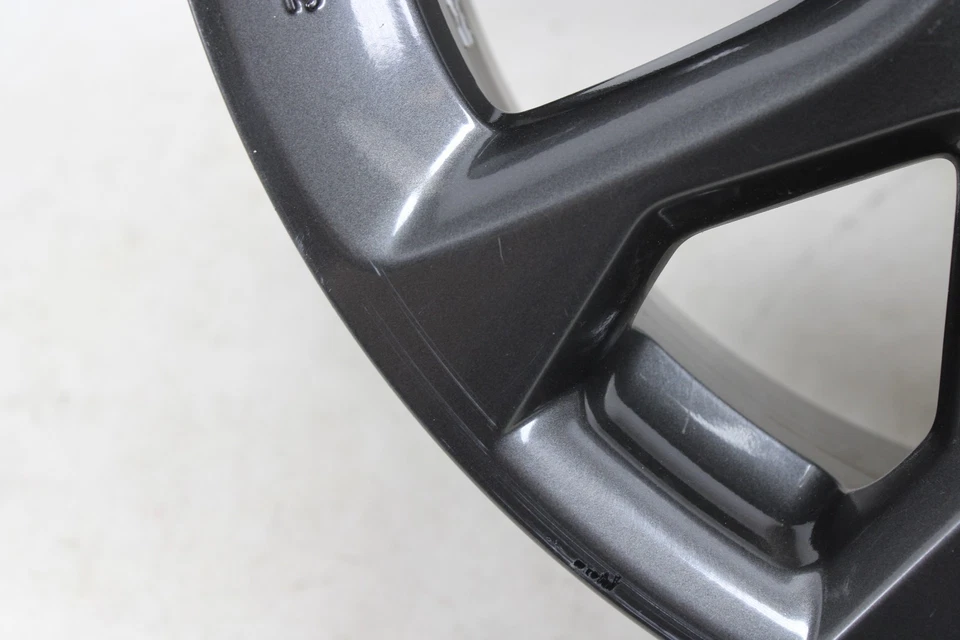 Llanta Fiat 124 Spider Abarth 2017-2020 17" x 7" 9960A87070 OEM MZ83 Foto 4 de 4