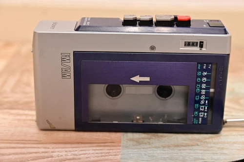 Junk Vintage SONY Soundabout Cassette-Corder AM FM Radio Walkman WA-11