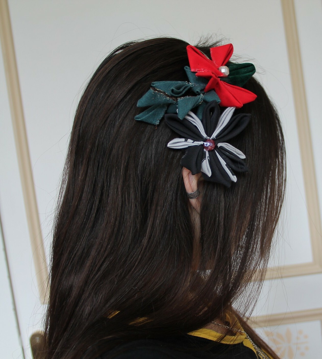 Serre-tête fleurs en tissu rouge kanzashi pour coiffure de mariée ou de soirée