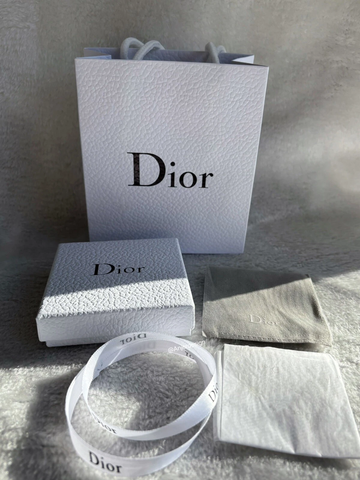 Coffret à bijoux Dior blanc noir sac cadeau, pochette, ruban, boîte à bijoux   4 pièces NEUF !