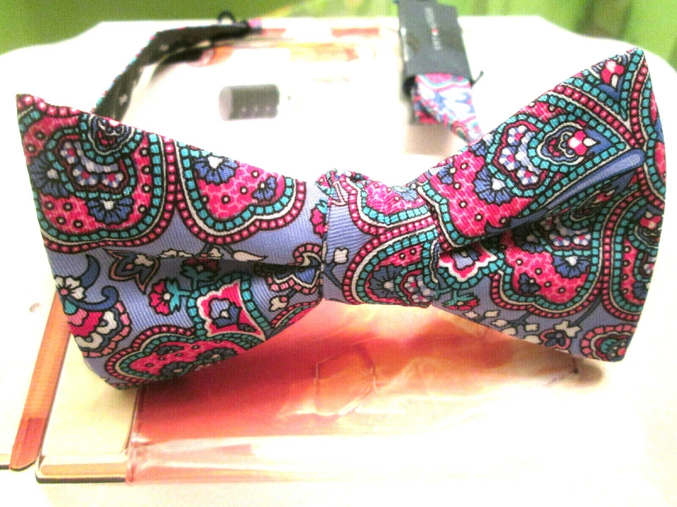 Lauren Polo Look TOMMY HILFIGER - PAJARITA CLÁSICA PREPPY PAISLEY - Seda de lujo, nueva con etiquetas Foto 2 de 4