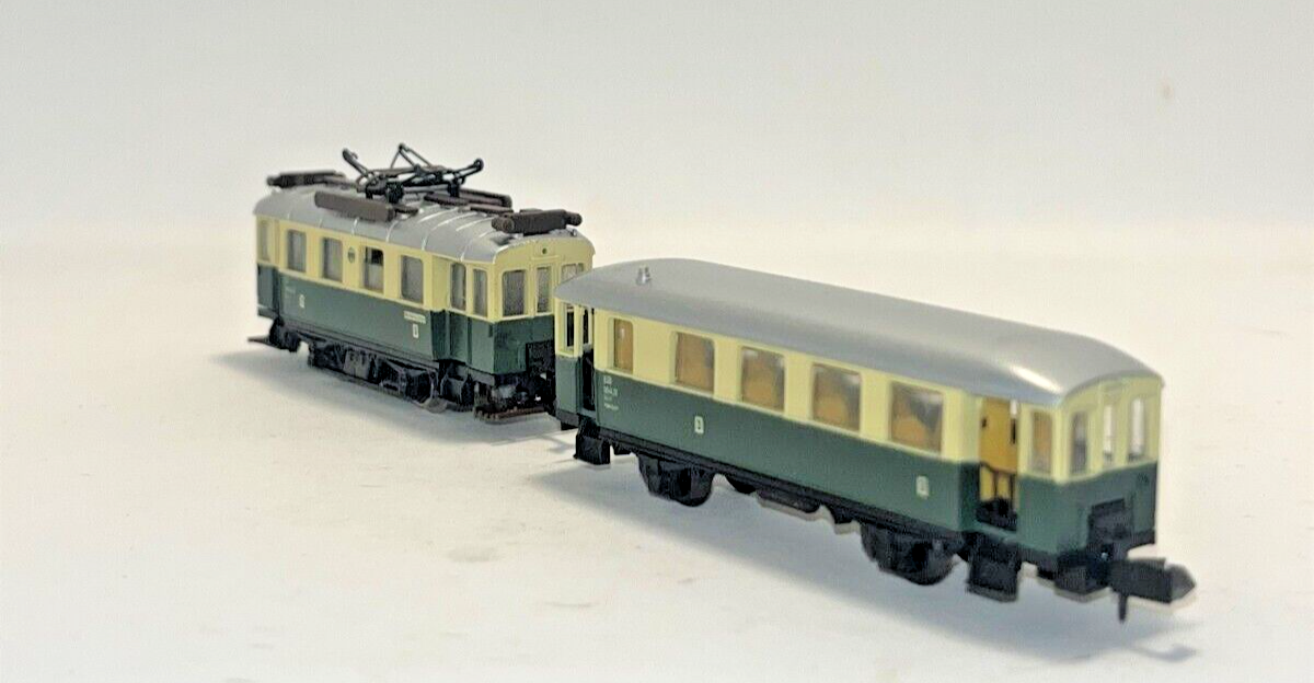 N Scale Arnold 2963 & 2973 Powered Engine and Dummy Car Set N Scale Arnold 2963 & 2973 Powered Engine and Dummy Car Set