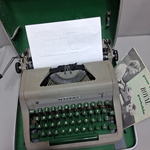Vintage 1953 Royal Quiet De Luxe Portable Typewriter Case Manual Green Keys - 第 1/14 張圖片