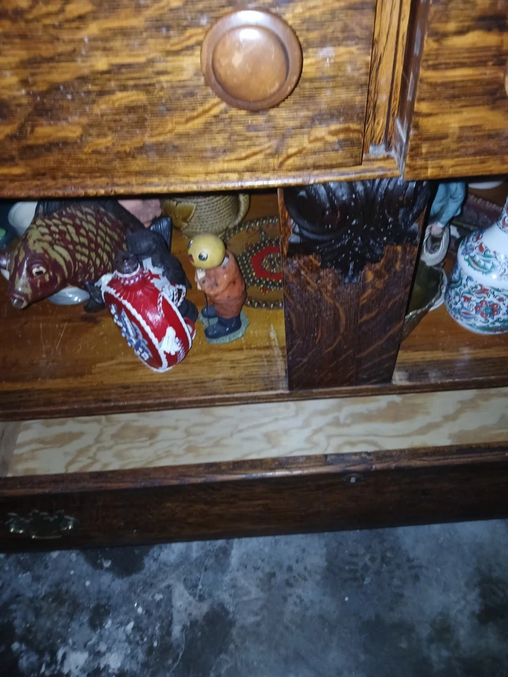 Buffet vintage de roble tigre. Foto 4 de 4