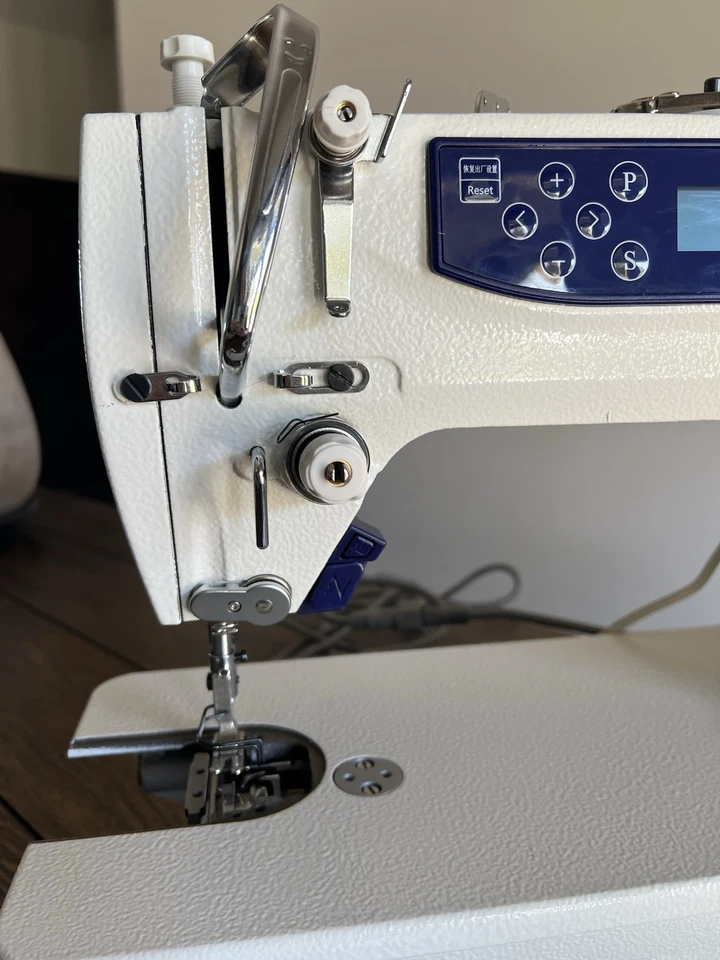 Máquina de coser industrial Cosew alta velocidad aguja única puntada de bloqueo automática Foto 2 de 4