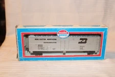 HO Scale Model Power, 50' Box Car, Burlington Northern, Silver, #67908 - 9054