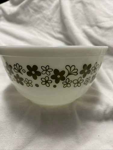 Pyrex Crazy Daisy Spring Blossom 402 Mixing Bowl 1 1/2 Qt 1.5 GREEN Flowers Vtg