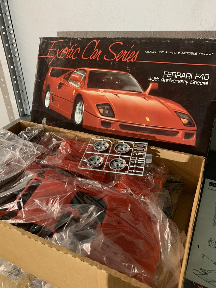 FERRARI F40 40TH ANNIVERSARIO SPECIAL 1/12 MONOGRAM kit da montare | NUOVO - Immagine 2 di 4