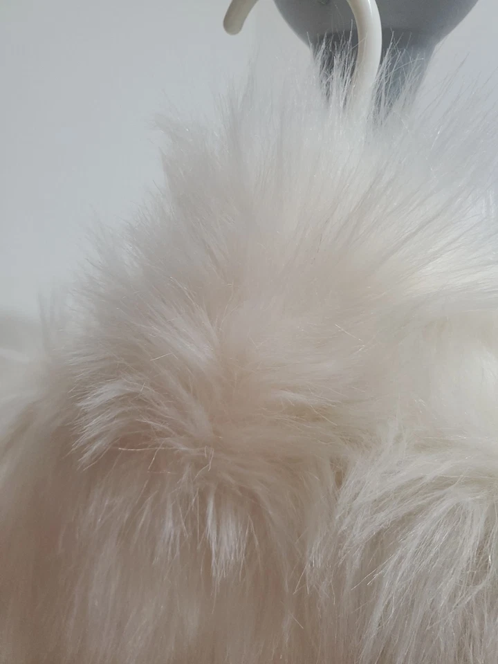 人造毛皮大衣长带衬里冬季白色,全新无标签(中型,大号)圣诞节 — 第 4/4 张图片