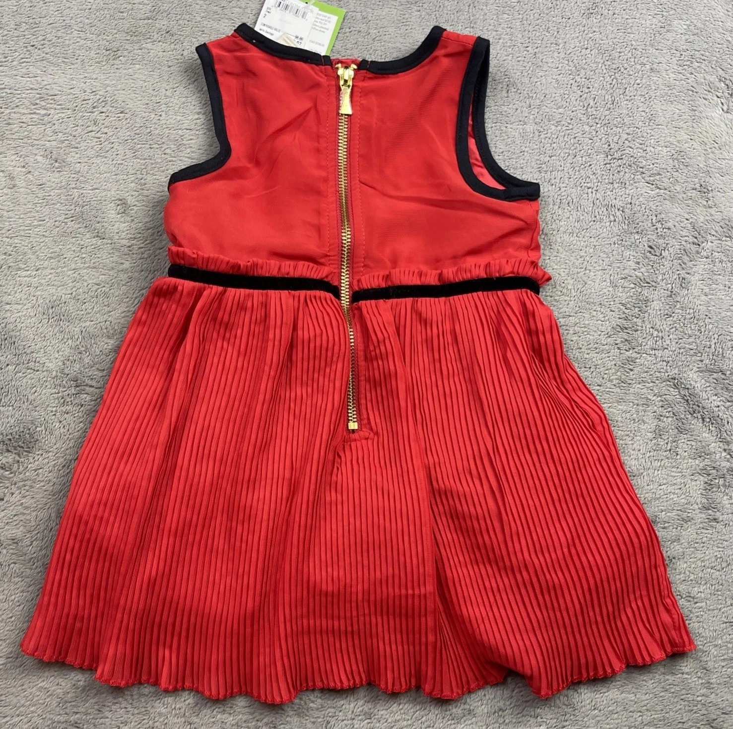 Abito plissettato rosso Kate Spade nuovo con accenti neri 2T 24 mesi bambino bambino