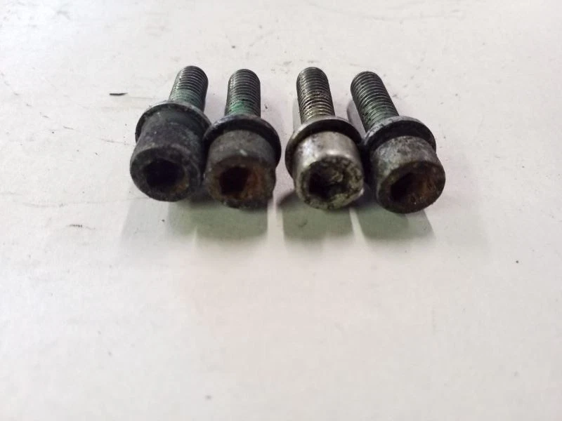 Pernos de montaje del colector de admisión de 1,8 L | Se adapta a Audi A4 Volkswagen Passat 1997-2000 Foto 4 de 4