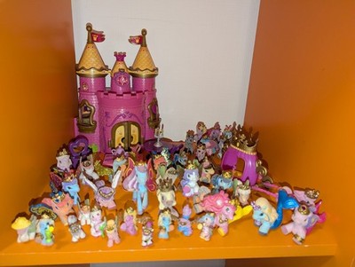 Filly Pferdchen Riesiges Set mit Pferdchen, Schloss und Kutsche