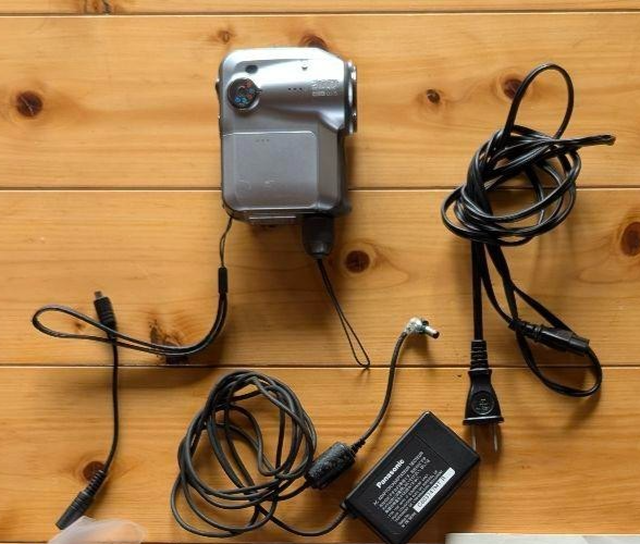 動作良好 パナソニック SDR-S200 SDビデオカメラ Panasonic SDR-S200-S SD Camcorder MPEG2 Video Camera 10x