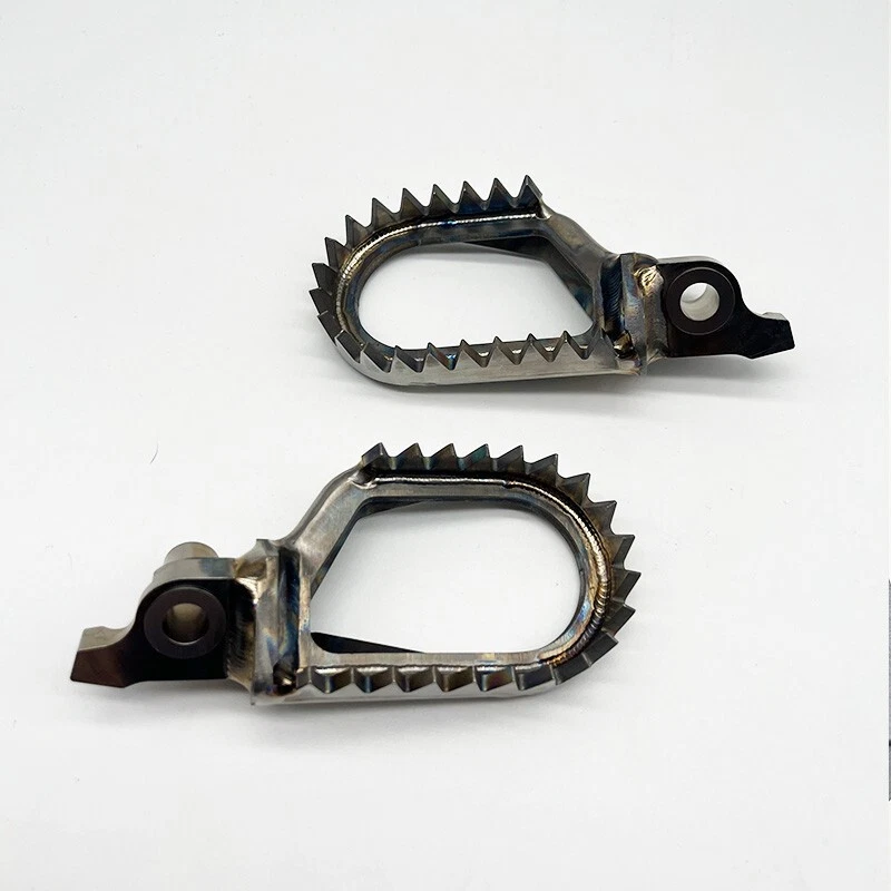 Reposapiés de titanio Yamaha YZ250F (2024) 450F (23-24) serie Pro estriberas-SAFETi Foto 2 de 4