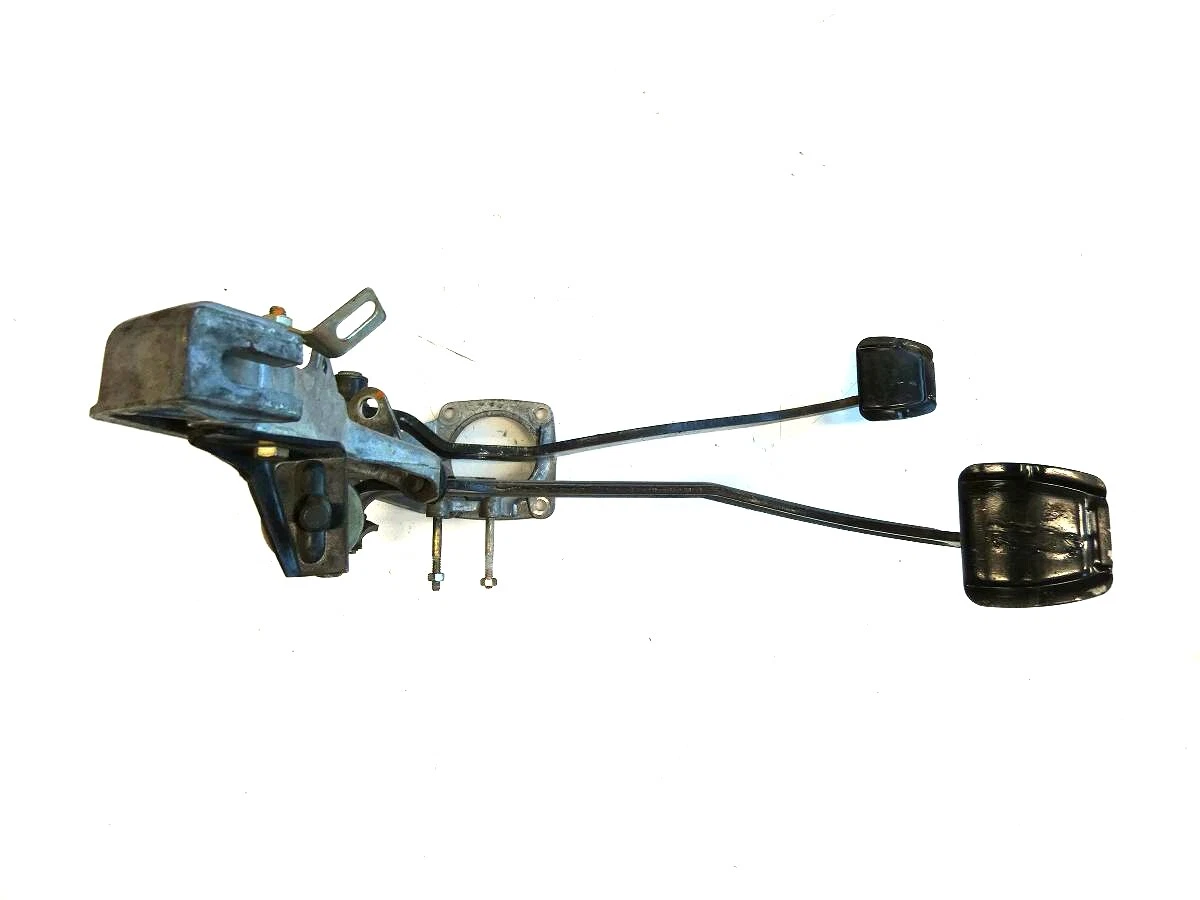 Mercedes R107 350 SL A1072902416 A1072940801 pedal system manual 