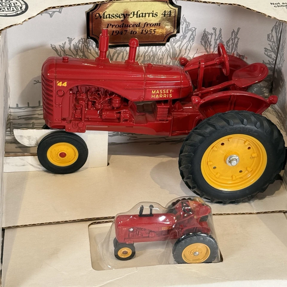 ERTL MASSEY-HARRIS Model 44 Tractor 1:16 + Miniature NIB USA 1990 - Image 2 of 4