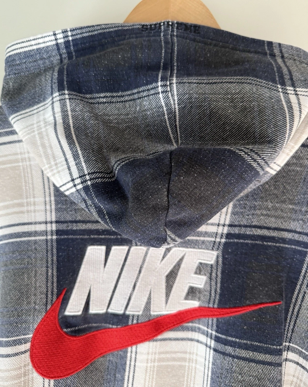 Felpa Supreme Nike con cappuccio grande