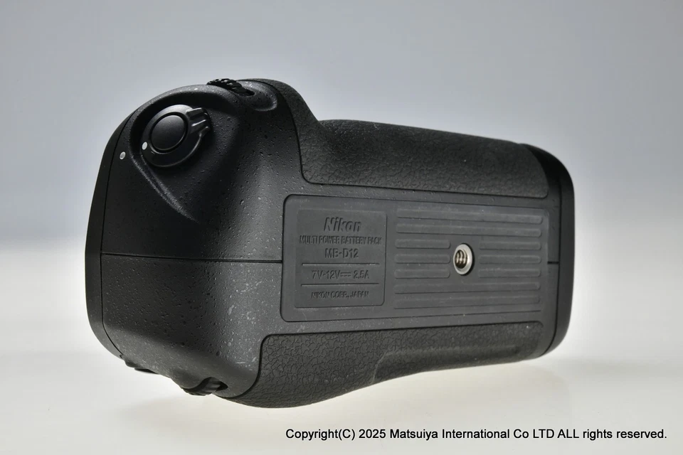 * Near MINT Genuine Nikon Multi Power Battery Pack MB-D12 for D800, D800E, D810 - Image 4 of 4