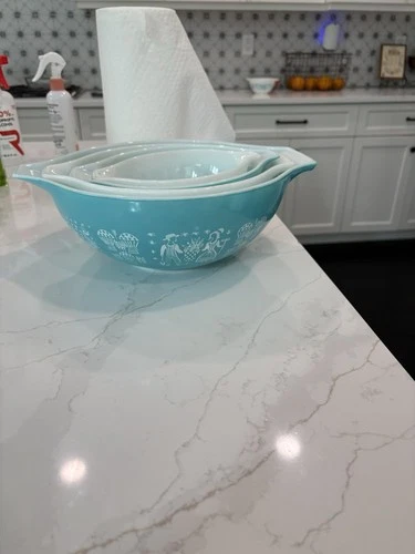 Vintage PYREX mixing bowls set of 4 - Amish Butterprint