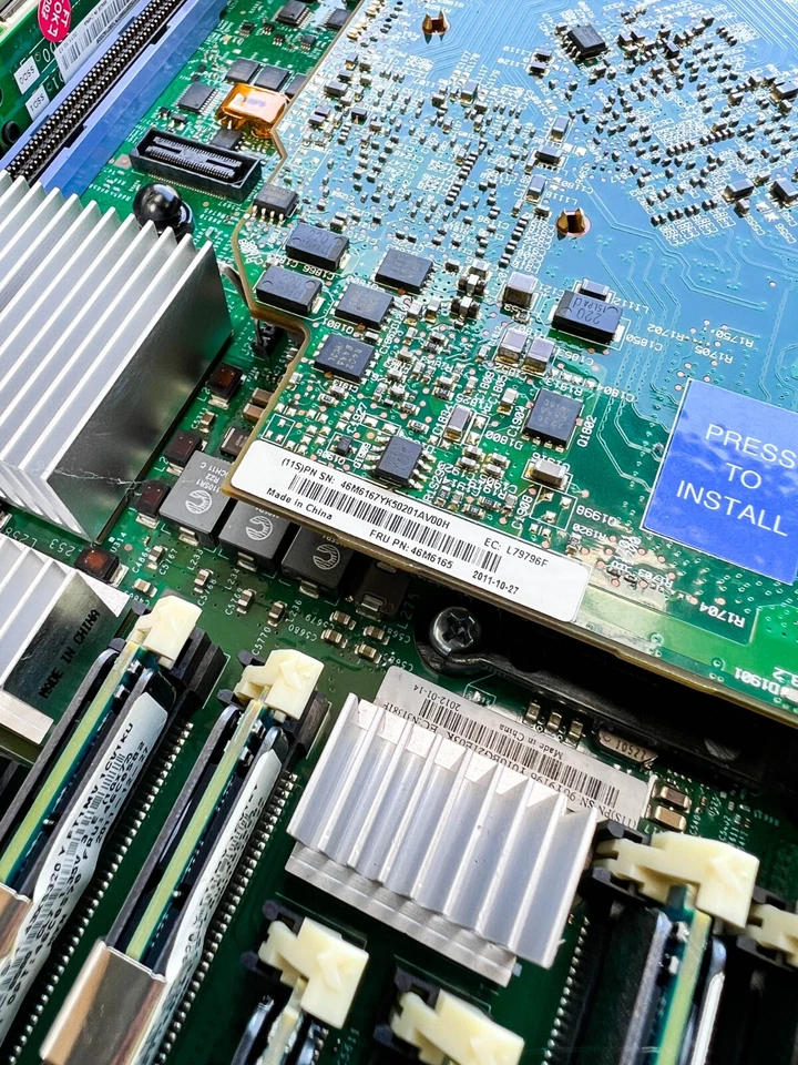 IBM BladeCenter HX5 7823-F2M | 2x Xeon E7-4870 @2.4GHz 128GB 46M6909 46M6165 - Image 4 of 4