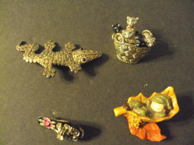 4 Assorted Ladies Pins Alligator, Cat, Sandle, Plus One ID:92042