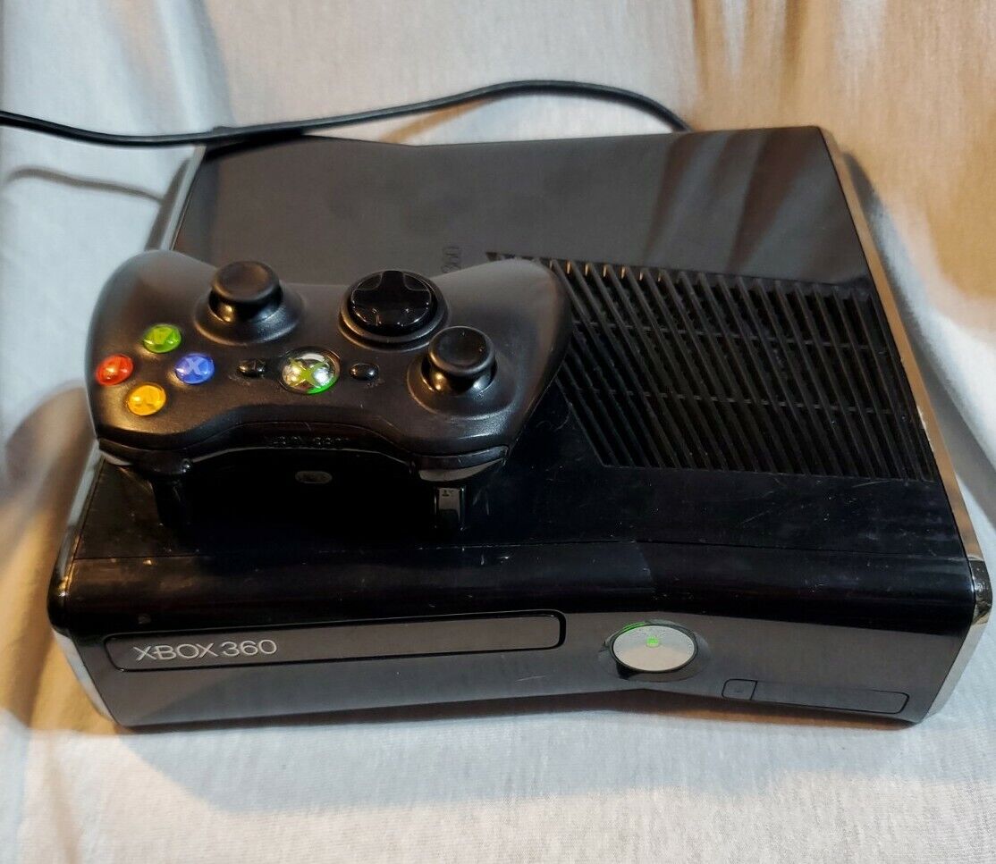 Microsoft Xbox 360 Super Slim 4GB pretov • Exoticus