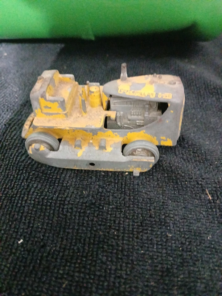 Veículo de construção vintage Tootsie brinquedo metal fundido lagarta diesel amarelo - Imagem 2 de 4