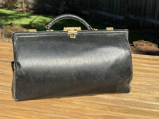 Antique Black Doctor’s Physician’s Medicine Bag-Brass Closure GOERTZ, Newark NJ