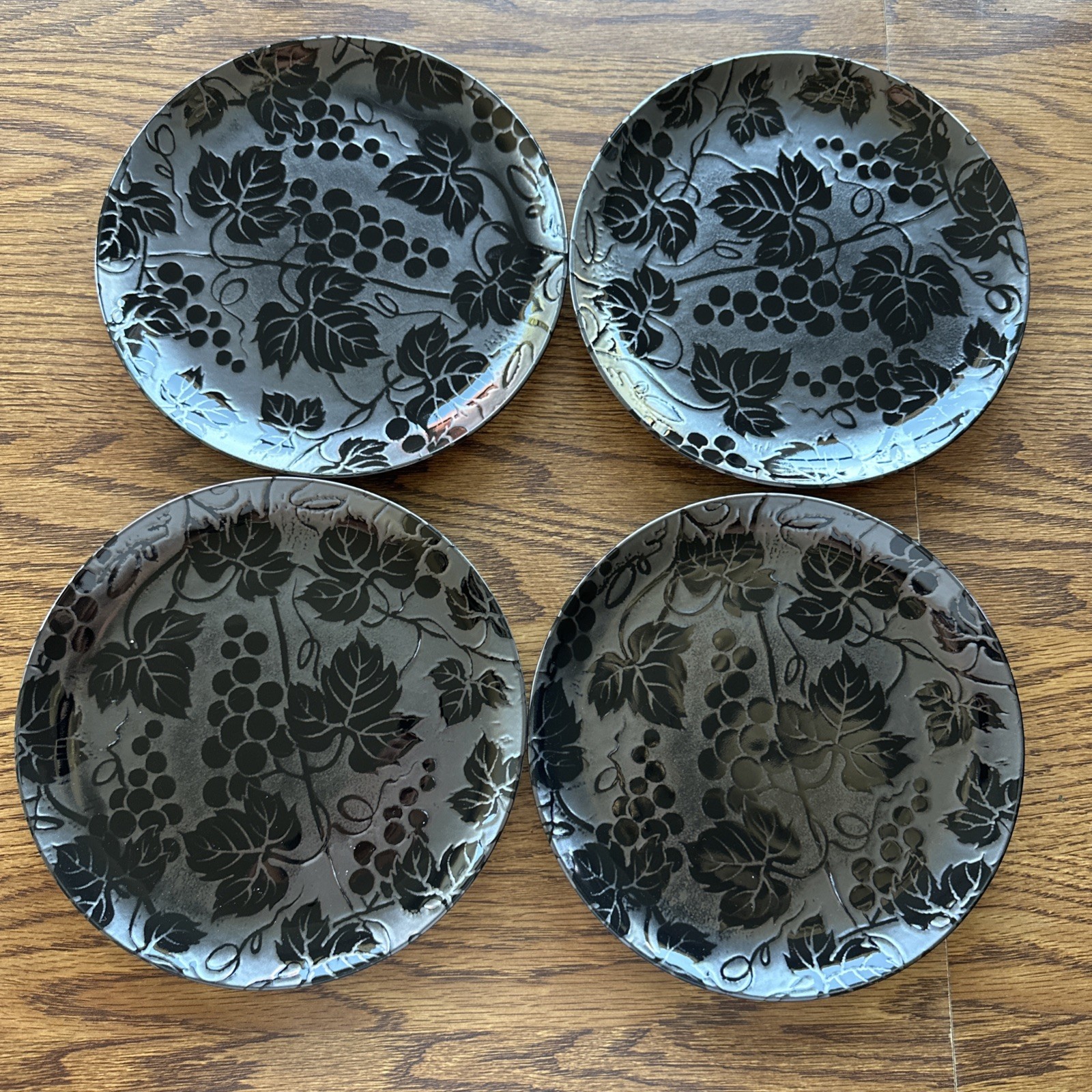 Vtg Pier 1 Imports Black Grape Pattern Salad Plate 7.75