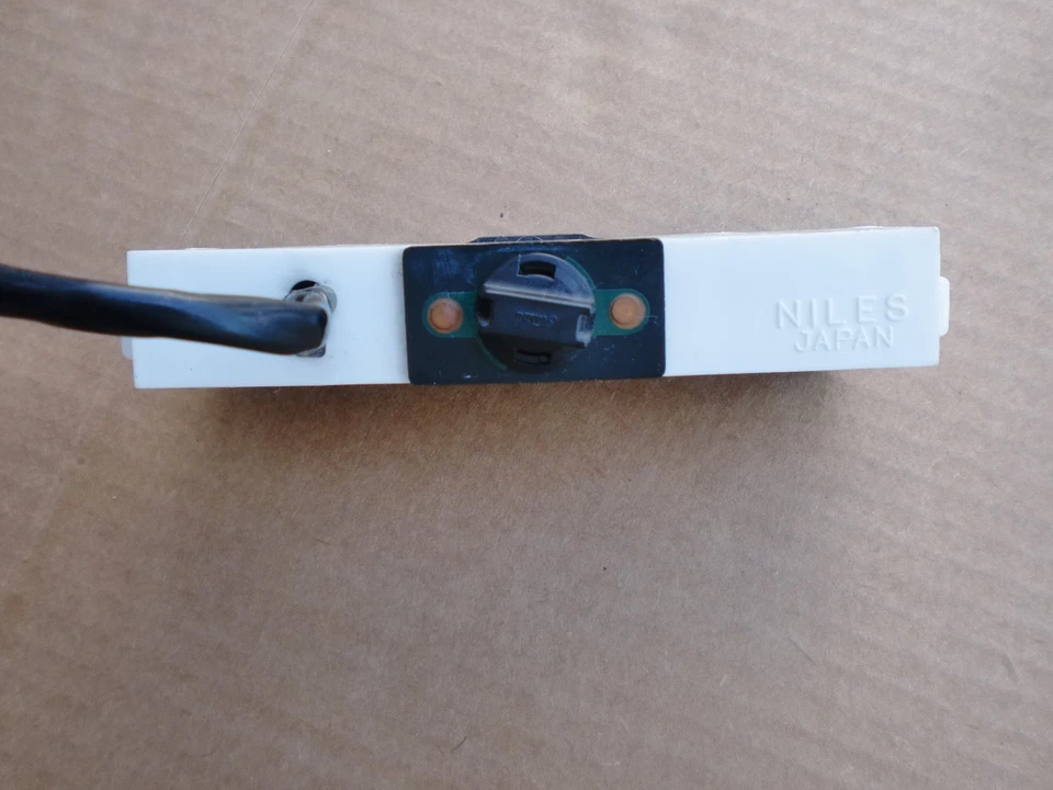 Lámpara de luz de mapa de tablero central Datsun 240Z OEM usada buen estado de funcionamiento Foto 3 de 4